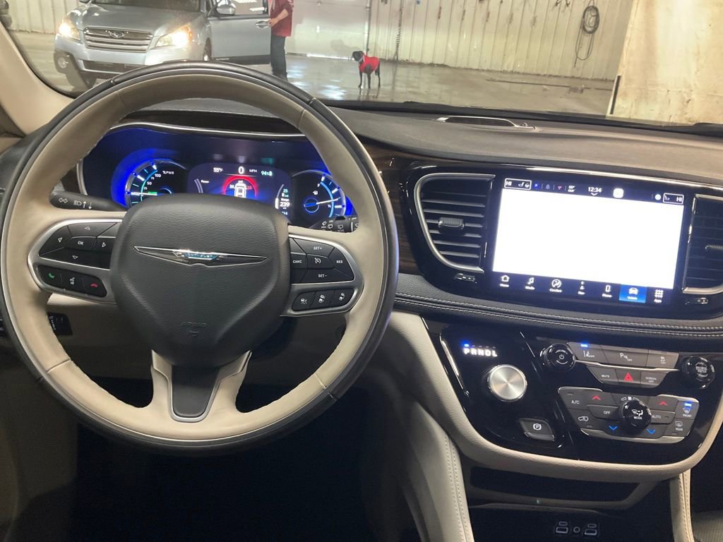 Used 2021 Chrysler Pacifica Limited image 13