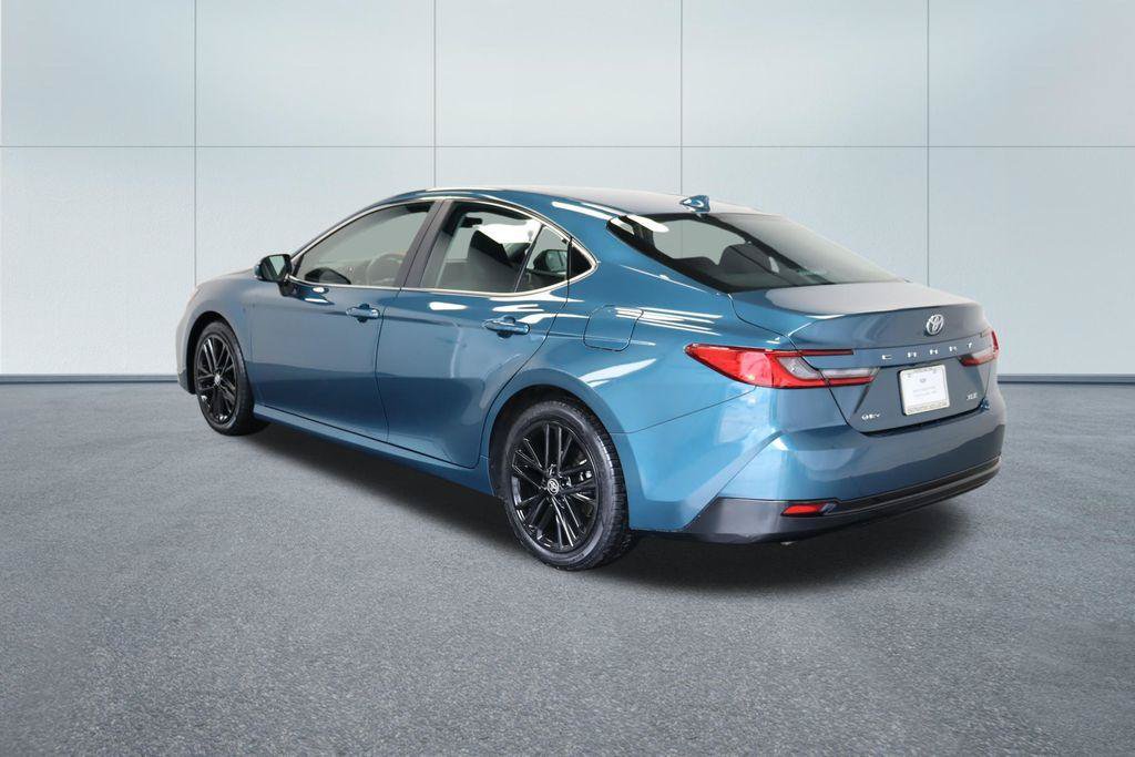 Used 2025 Toyota Camry XLE FWD image 3