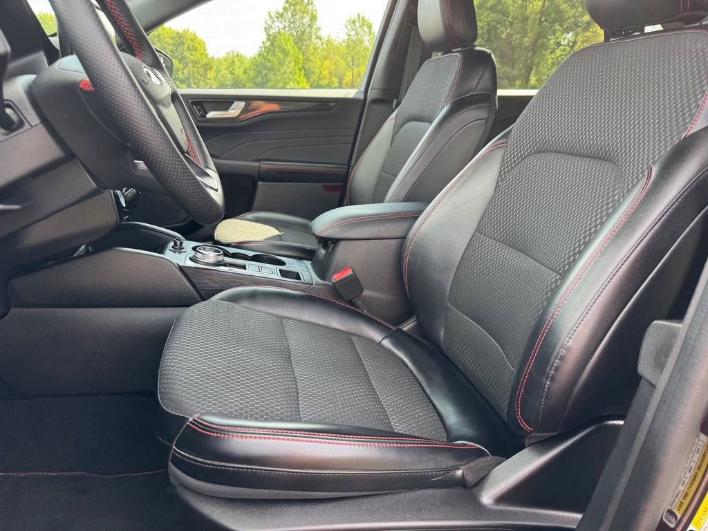 Certified 2023 Ford Escape ST-Line w/ Tech Pack #1 AWD/4WD image 13