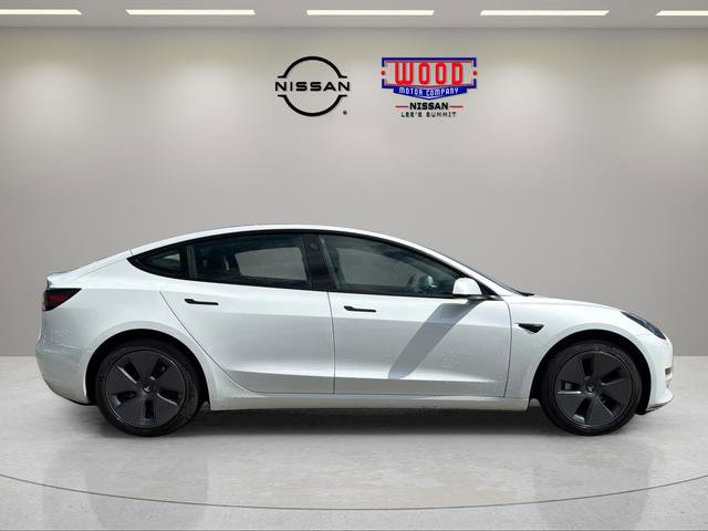Used 2023 Tesla Model 3 Standard Range image 2