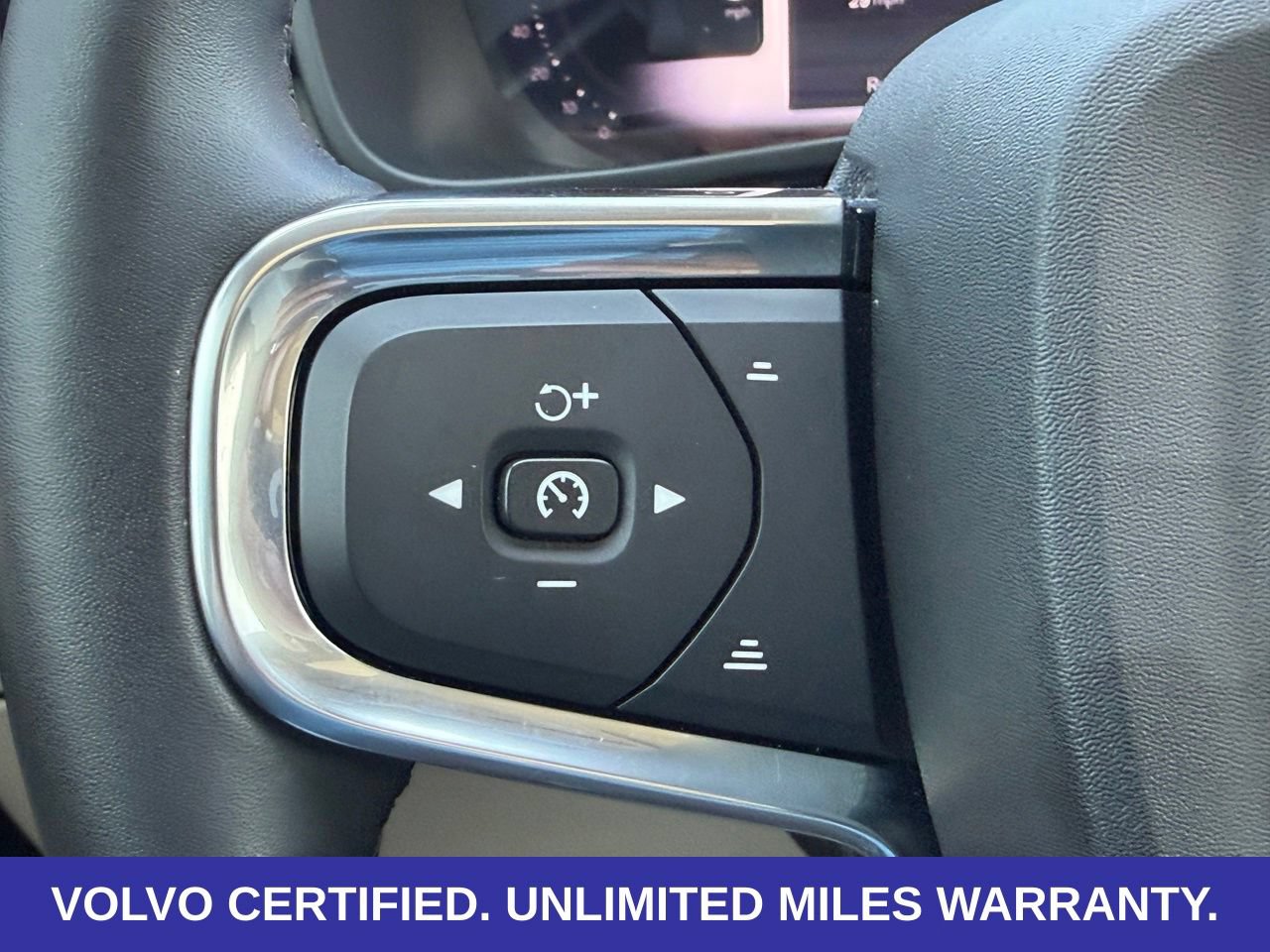 Certified 2024 Volvo XC40 B5 Plus AWD/4WD image 19