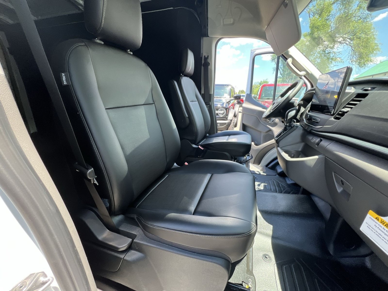 New 2026 Ford Transit 250 148 Medium Roof w/ Load Area Protection Package RWD image 32