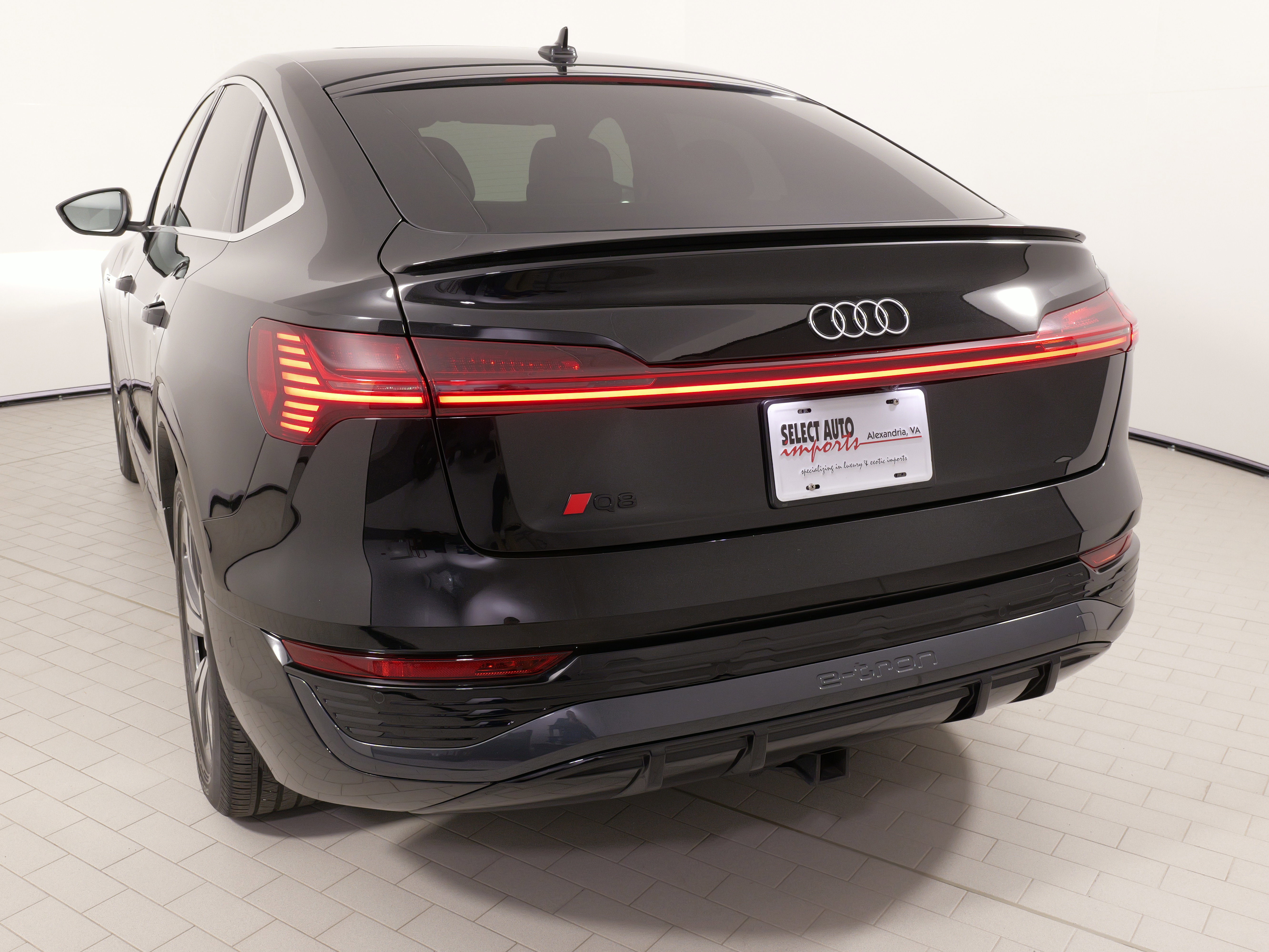 Used 2024 Audi Q8 e-tron Premium Plus w/ Premium Plus Package image 12