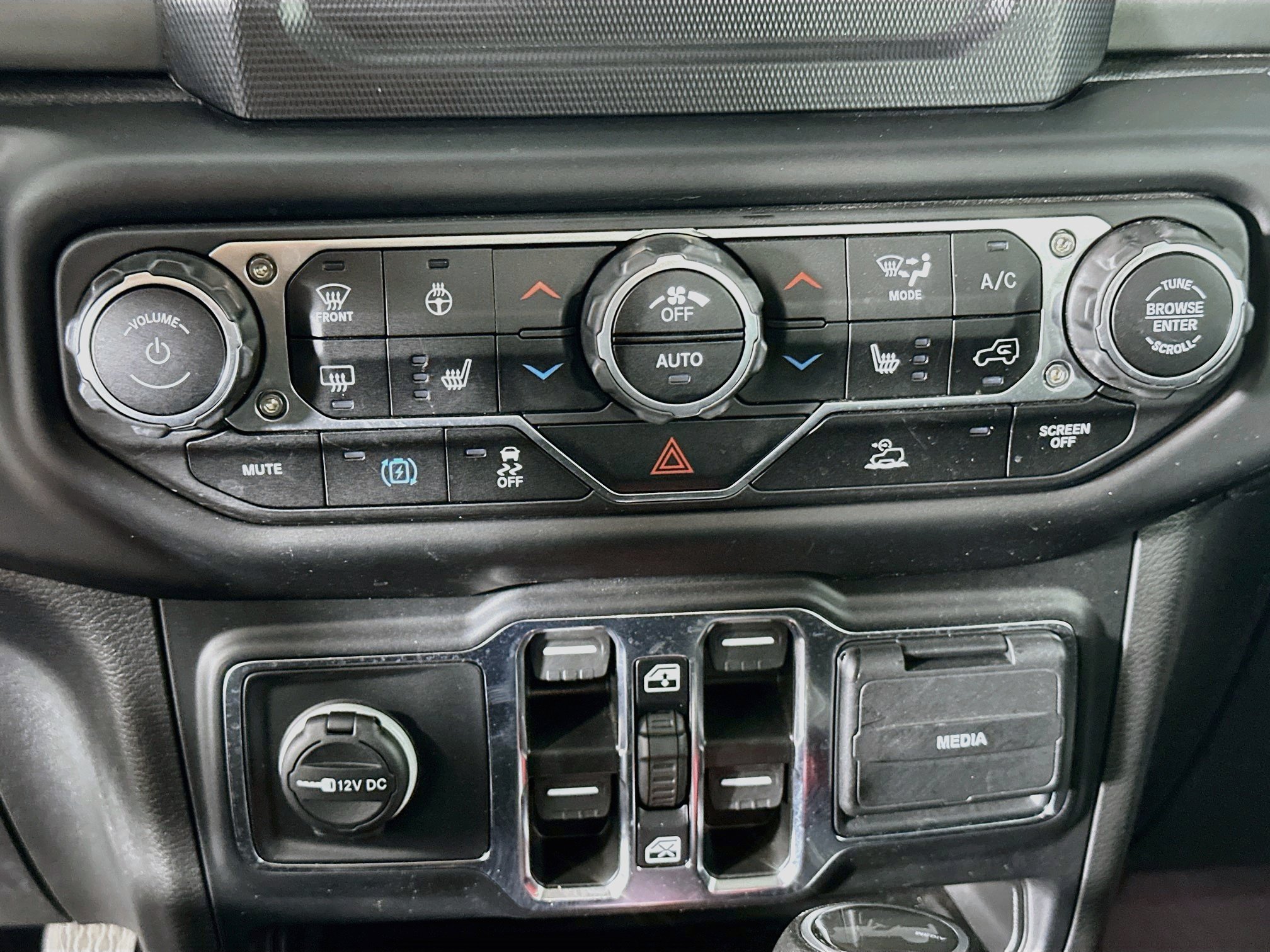 Used 2023 Jeep Wrangler Unlimited w/ Cold Weather Group AWD/4WD image 22