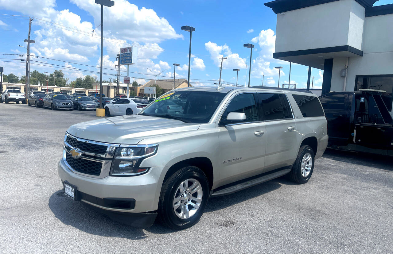 Used 2016 Chevrolet Suburban LT image 2