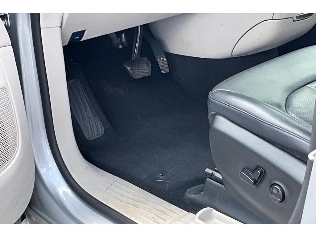 Used 2024 Chrysler Pacifica Touring-L FWD image 26