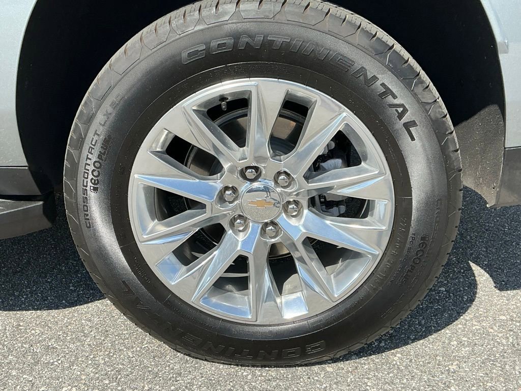 Used 2025 Chevrolet Suburban Premier image 21