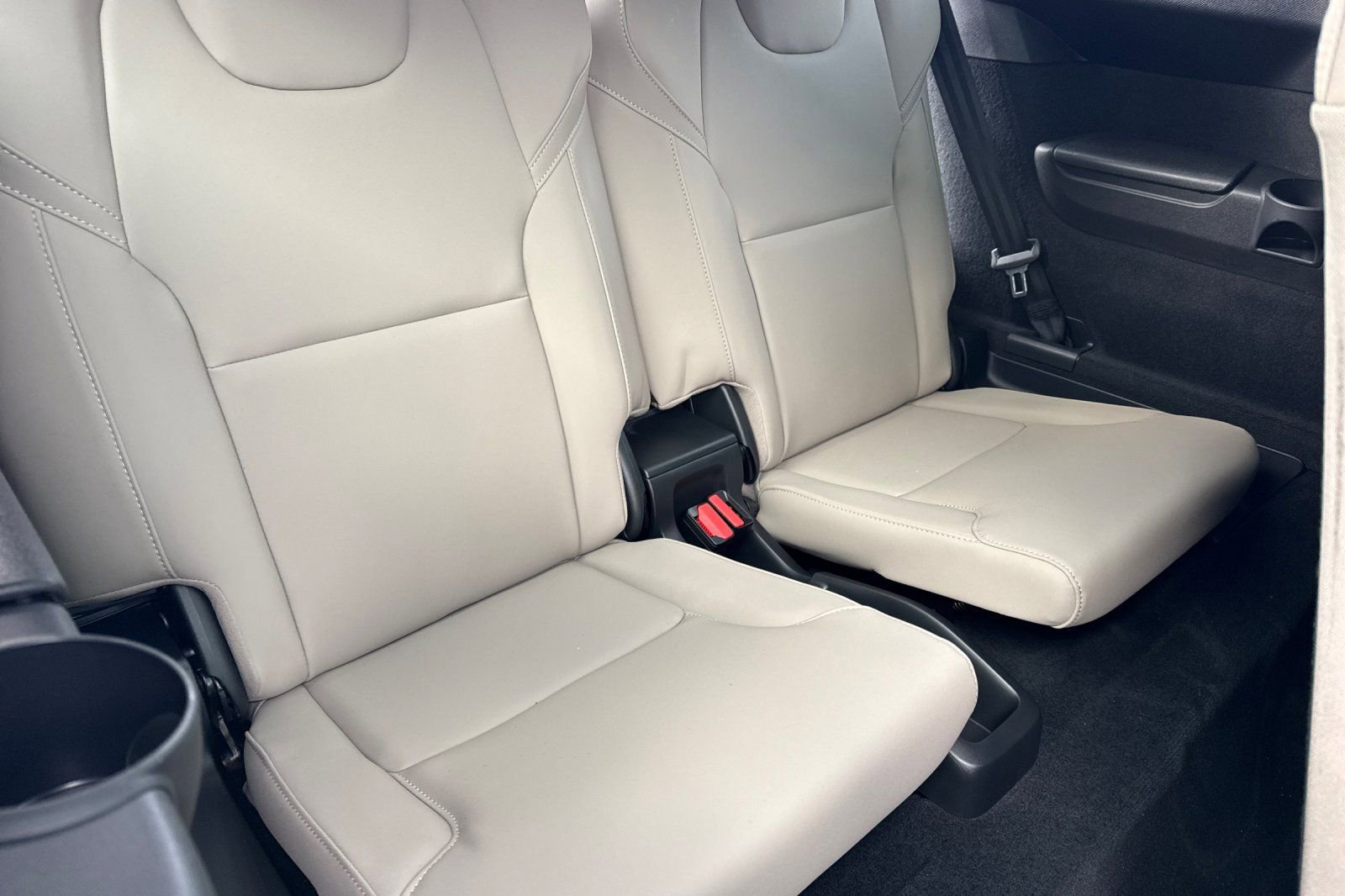 Certified 2026 Volvo XC90 B5 Plus w/ Protection Package image 16