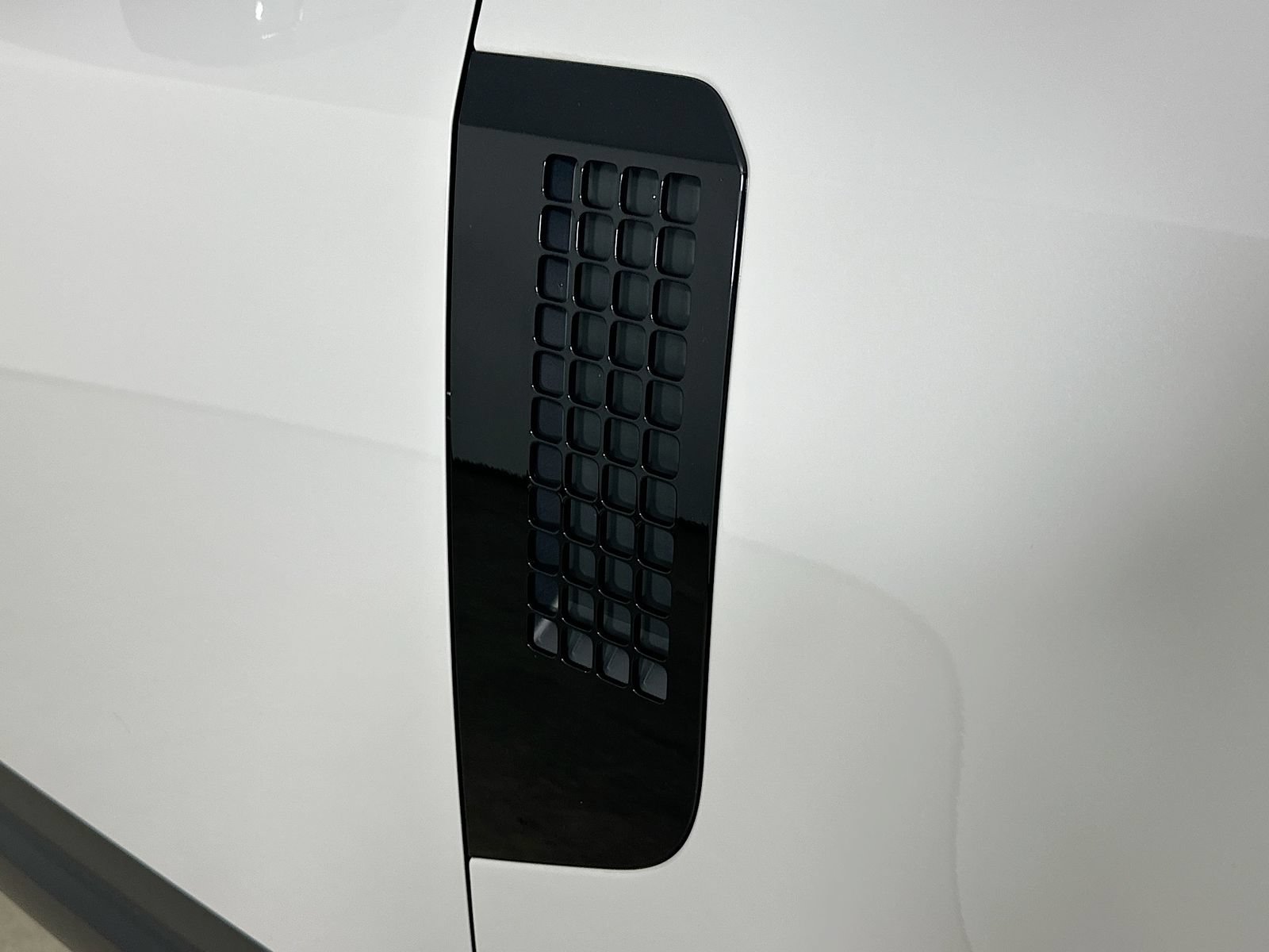 New 2026 Land Rover Defender 110 S AWD/4WD image 9