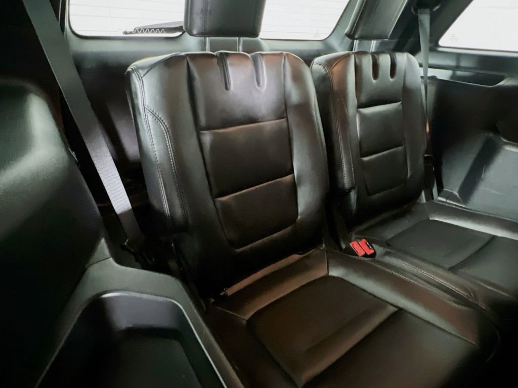 Used 2017 Ford Explorer XLT w/ Equipment Group 202A image 26