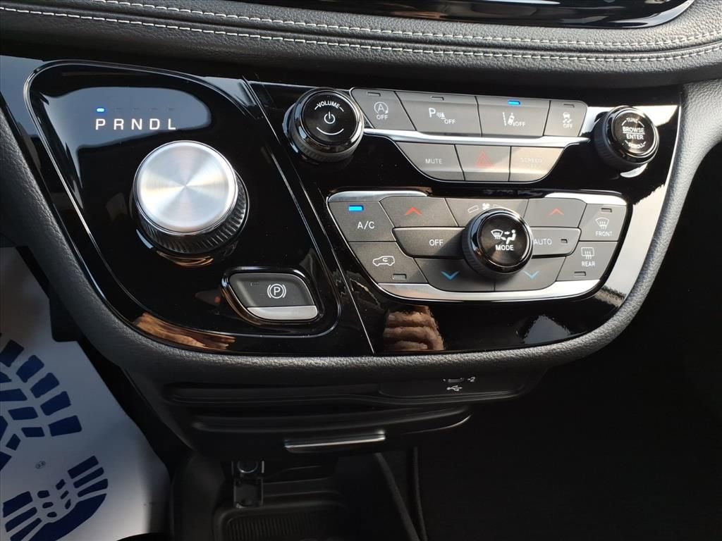 New 2026 Chrysler Pacifica Select image 15