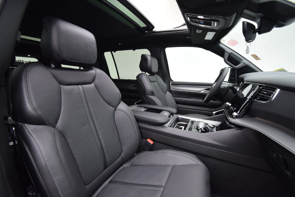 New 2026 Jeep Grand Wagoneer Limited AWD/4WD image 19