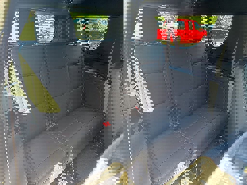 New 2025 GMC Yukon XL Denali w/ Denali Reserve Package image 13