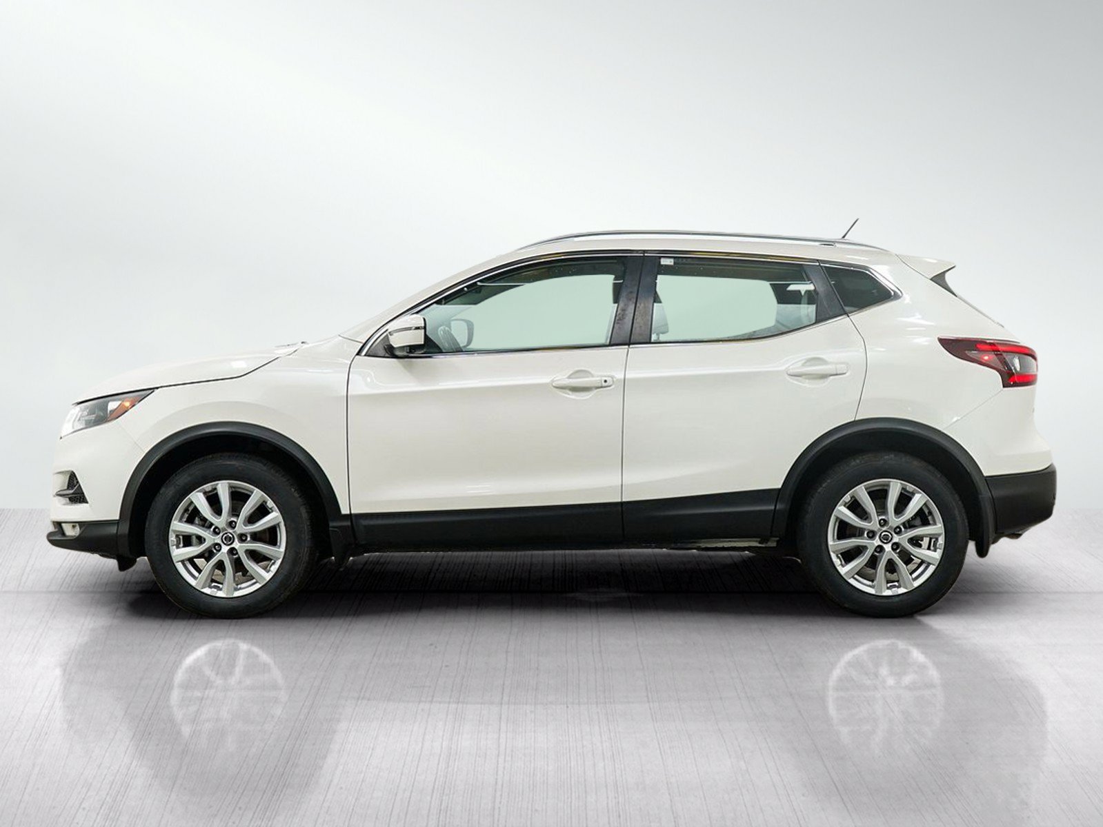 Used 2020 Nissan Rogue Sport SV w/ Technology Package AWD/4WD image 2