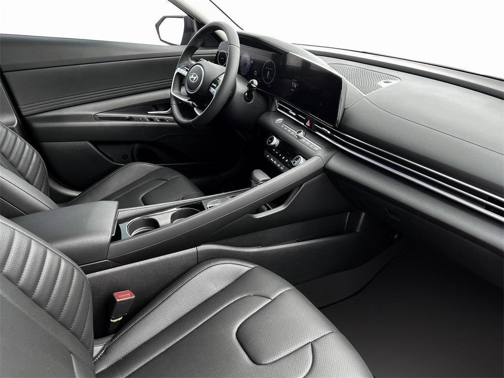 New 2025 Hyundai Elantra Limited image 15