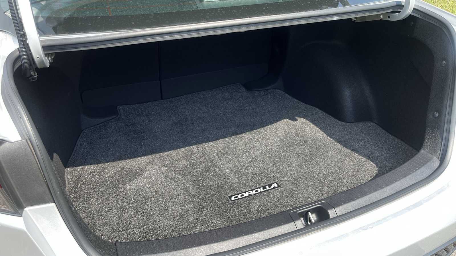 Used 2021 Toyota Corolla XSE w/ Carpet Mat Package (TMS) FWD image 46