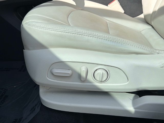 Used 2023 Buick Enclave Essence FWD image 17