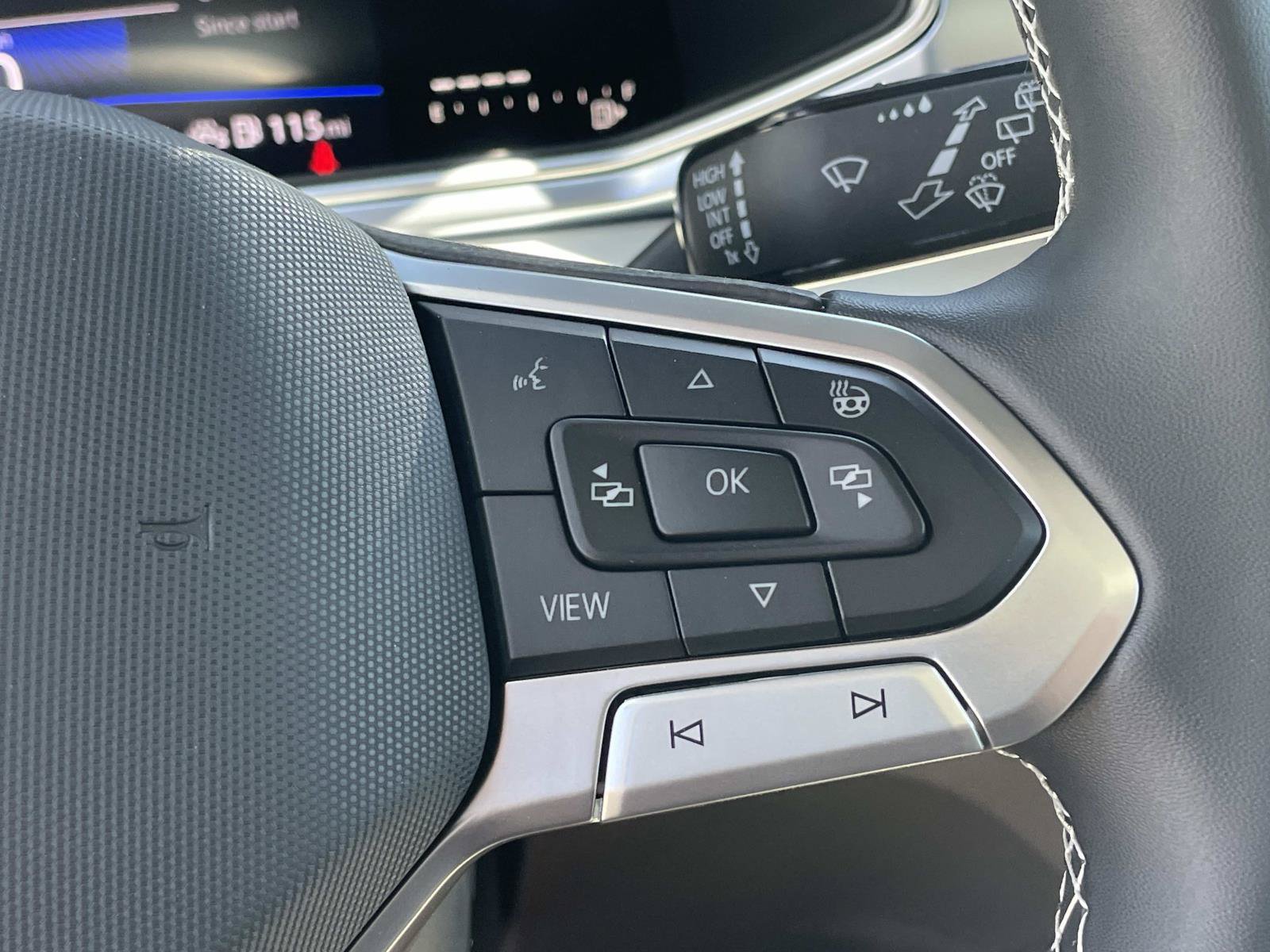 New 2026 Volkswagen Taos SE FWD image 8
