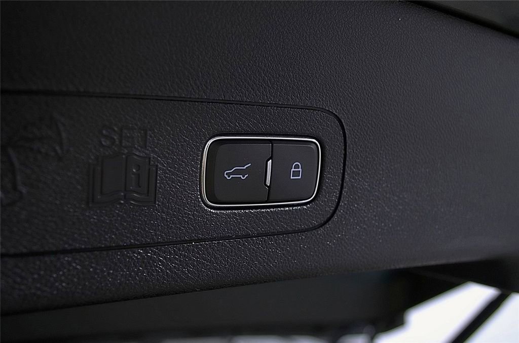 Used 2023 Lincoln Aviator Reserve w/ Equipment Group 201A image 15