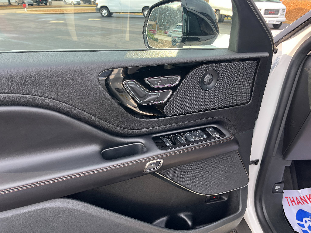 Used 2023 Lincoln Aviator Reserve AWD/4WD image 40