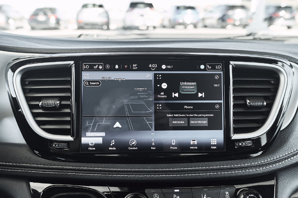 Used 2025 Chrysler Pacifica Limited FWD image 42