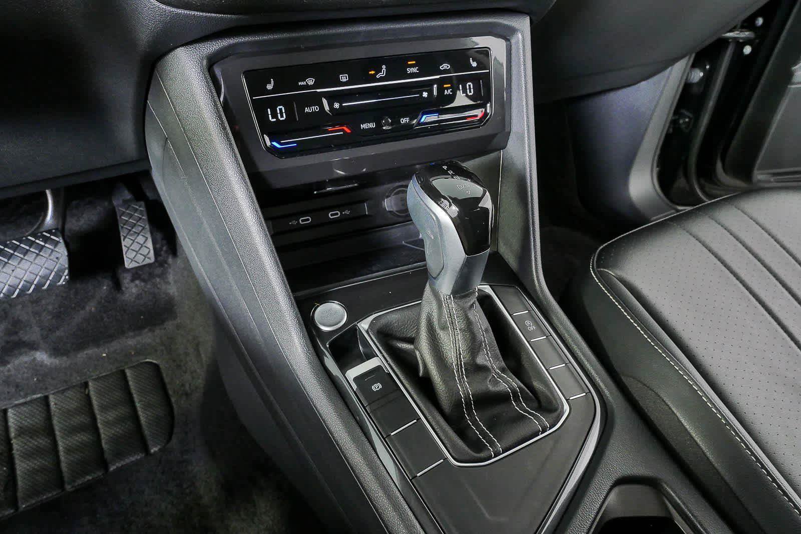 Certified 2024 Volkswagen Tiguan SE FWD image 16