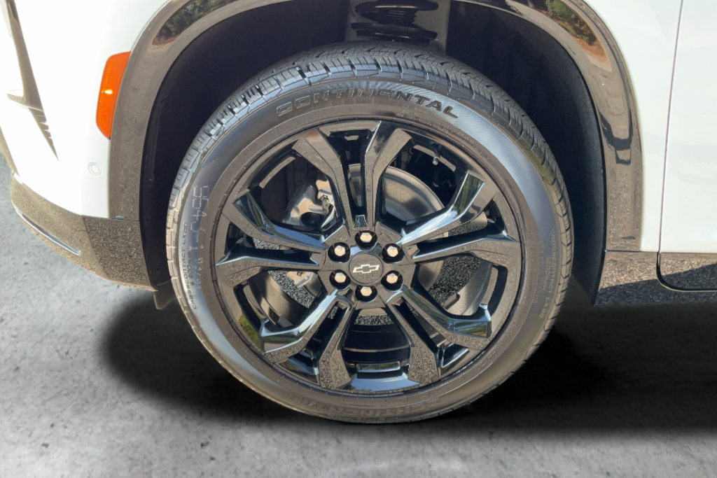 New 2027 Chevrolet Traverse RS w/ LPO, Floor Liner Package FWD image 24