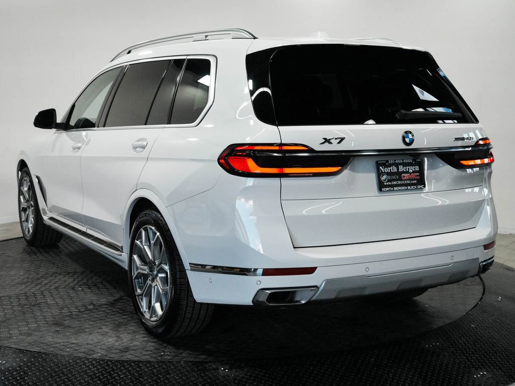 Used 2025 BMW X7 xDrive40i AWD/4WD image 6