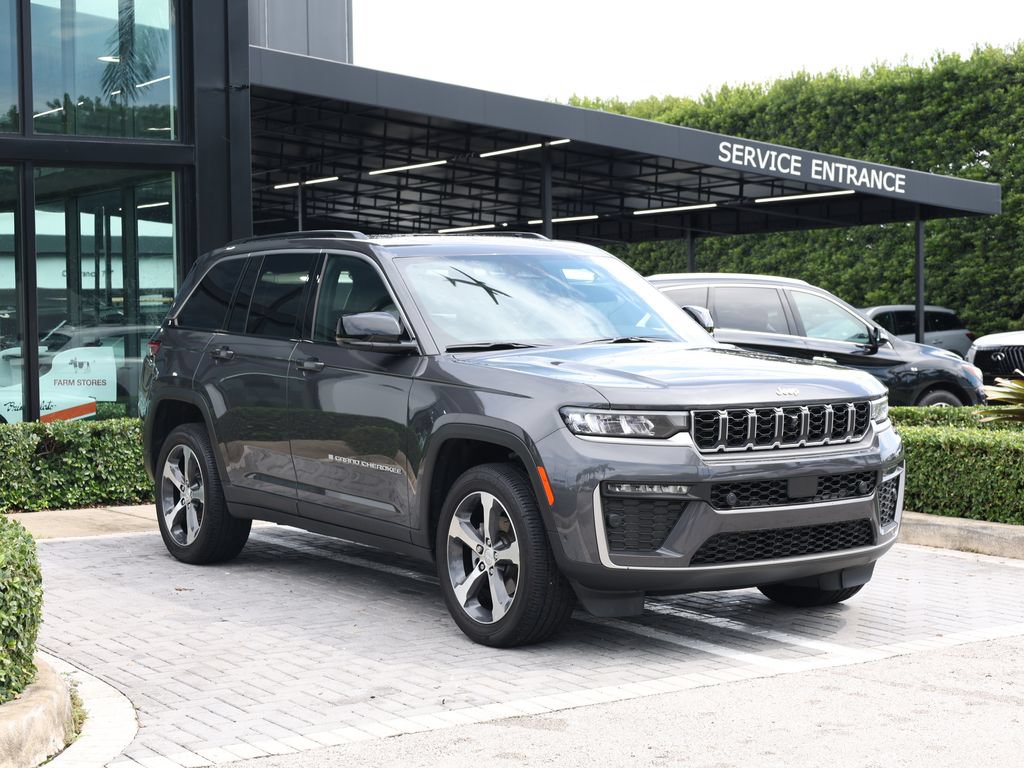 Used 2026 Jeep Grand Cherokee Limited w/ Luxury Tech Group II RWD image 2