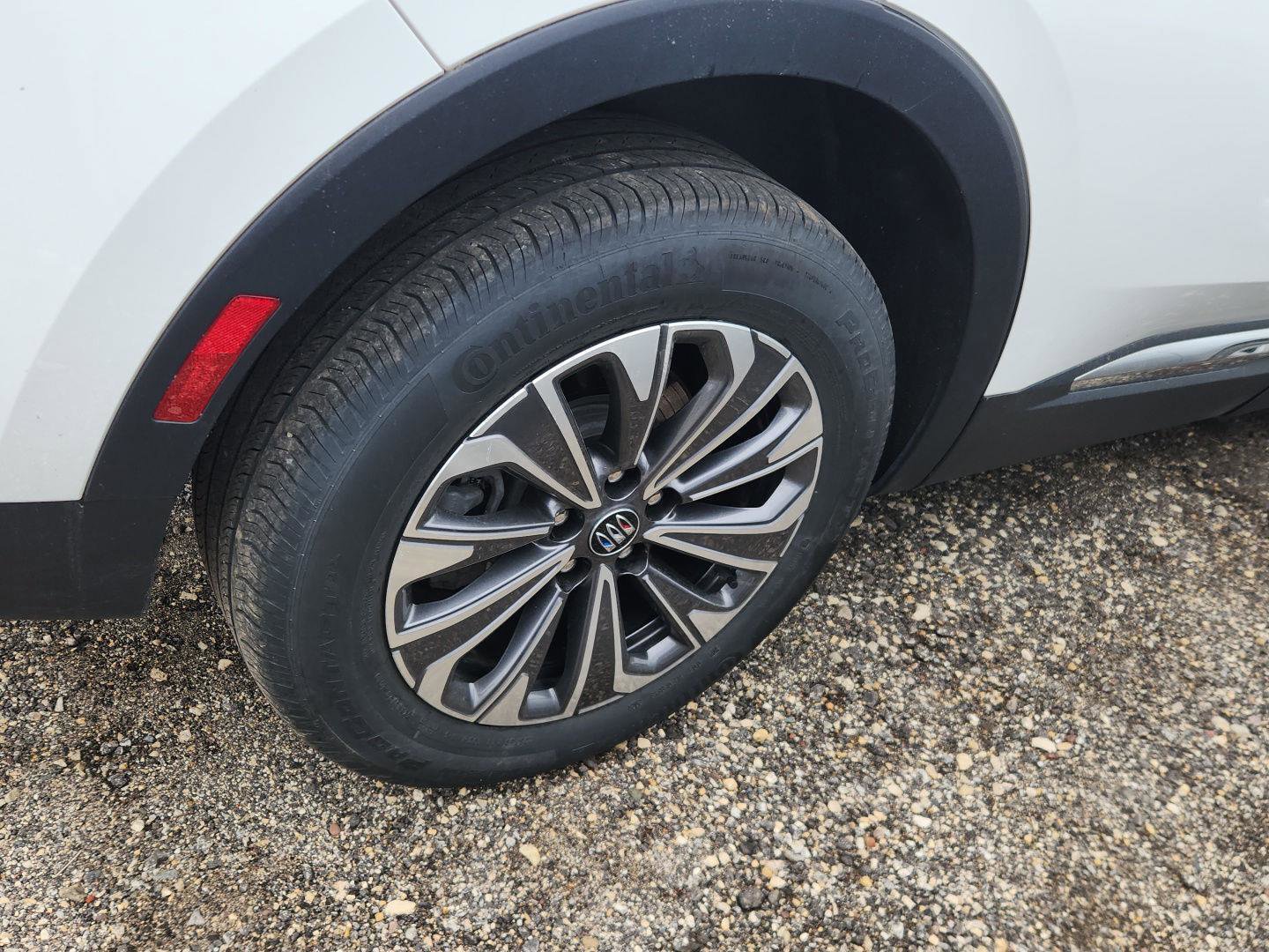 Used 2024 Buick Envision Preferred AWD/4WD image 3