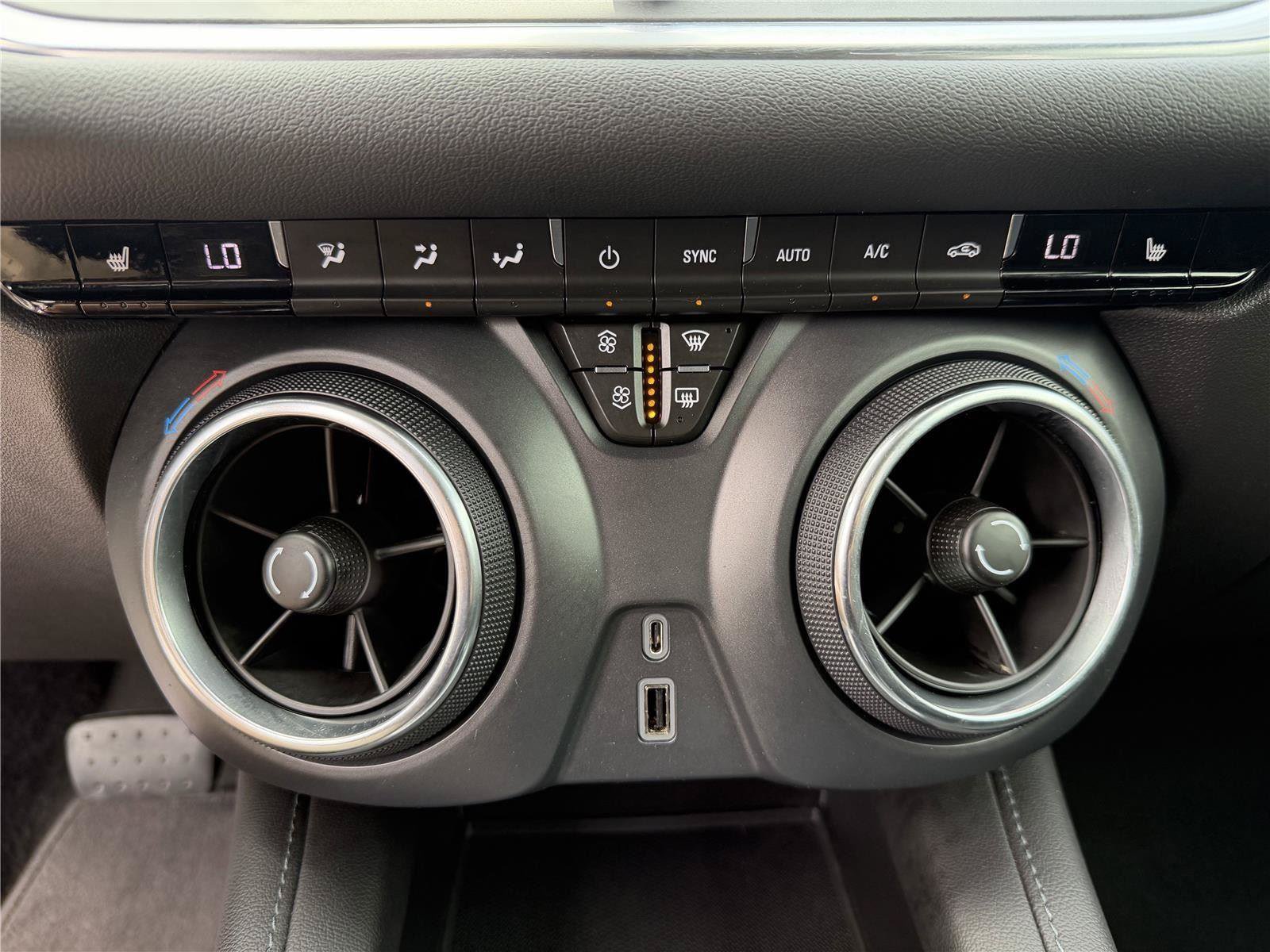Used 2021 Chevrolet Blazer LT w/ Sound & Technology Package FWD image 18