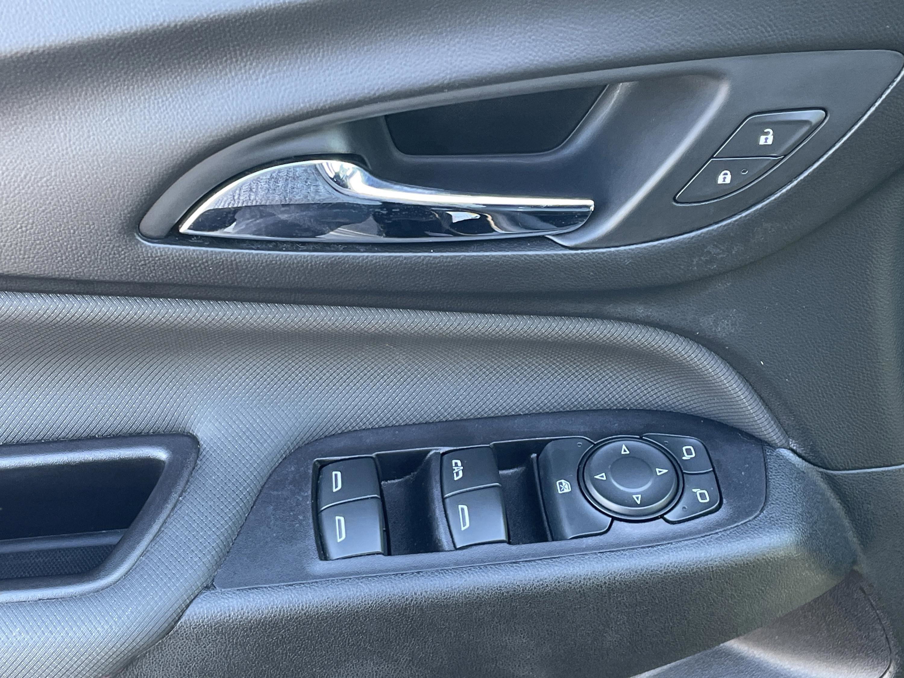 Used 2022 Chevrolet Equinox RS w/ RS Leather Package image 7