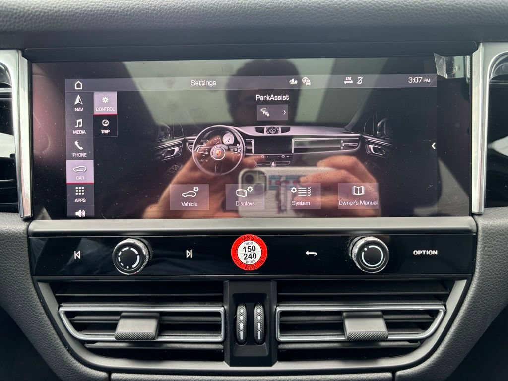 Certified 2026 Porsche Macan AWD/4WD image 17