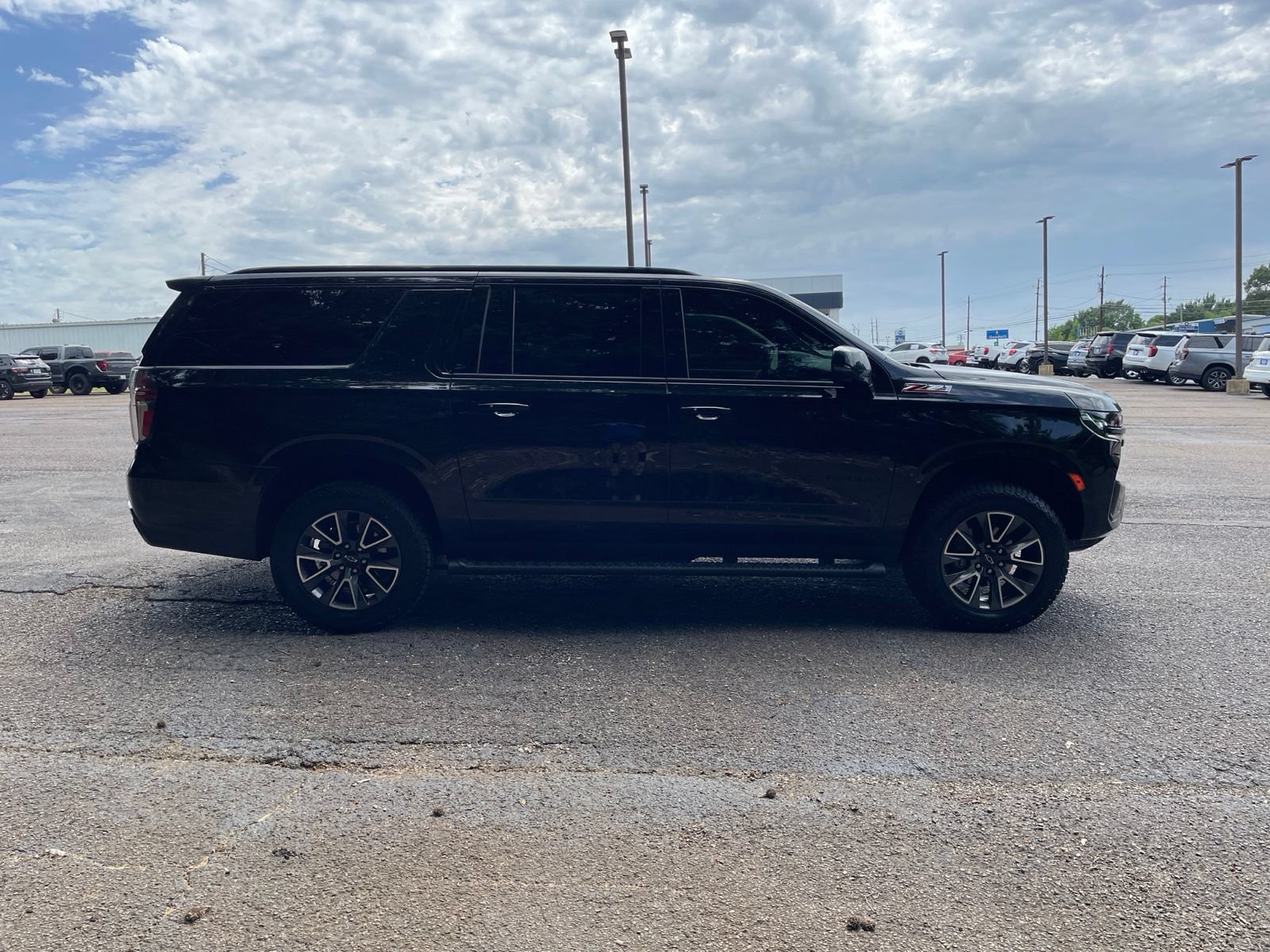 Used 2024 Chevrolet Suburban Z71 w/ Luxury Package AWD/4WD image 7