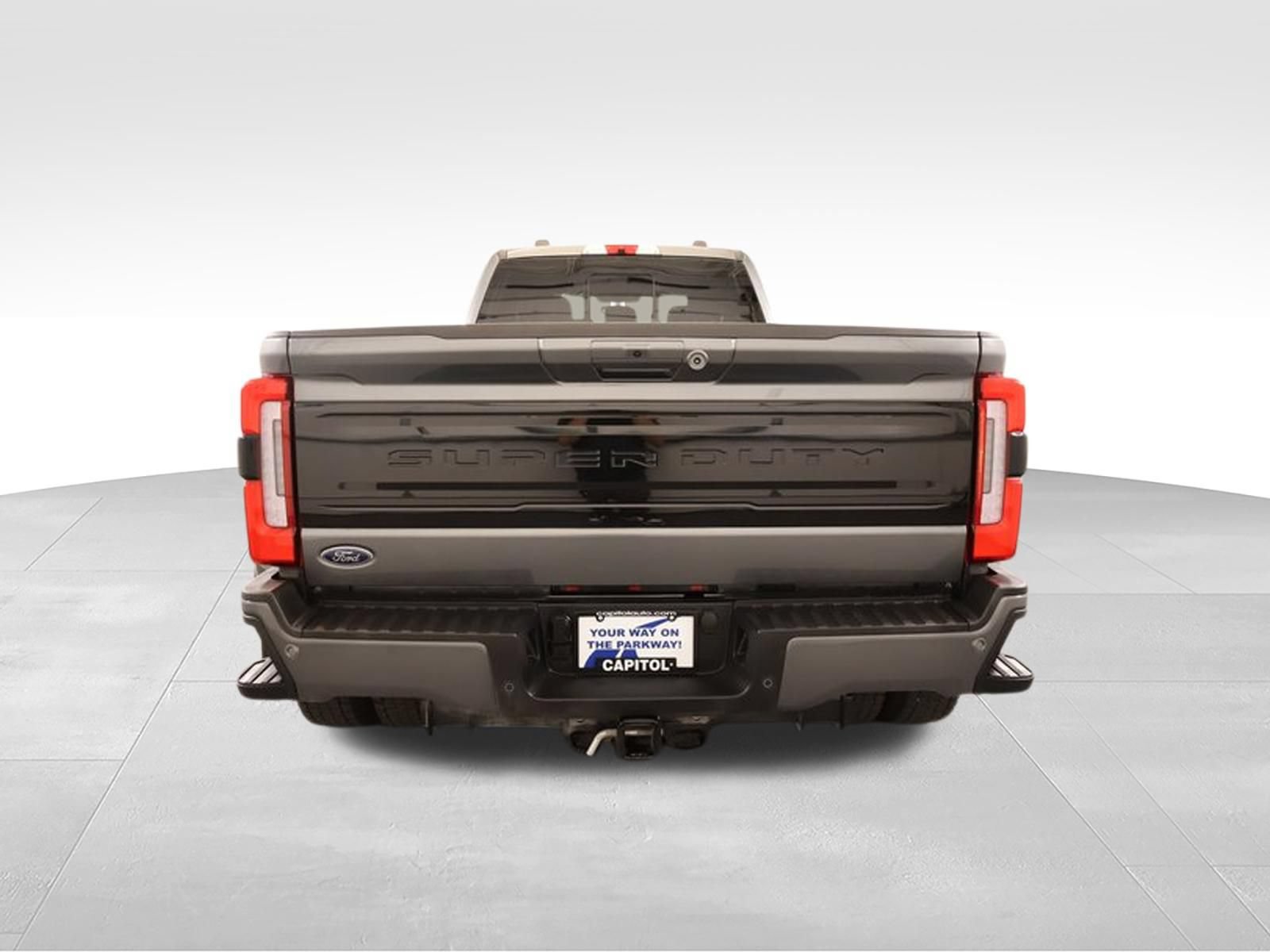 Used 2025 Ford F450 Platinum AWD/4WD image 3