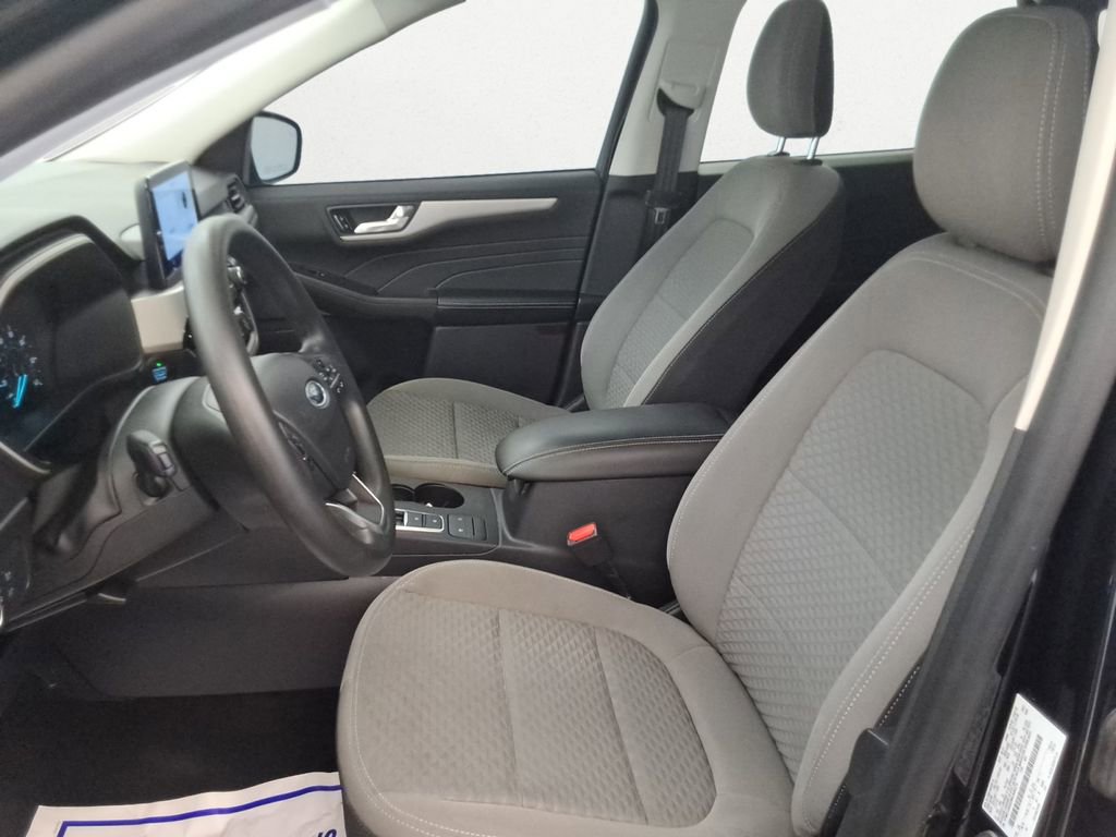 Used 2021 Ford Escape SE image 12