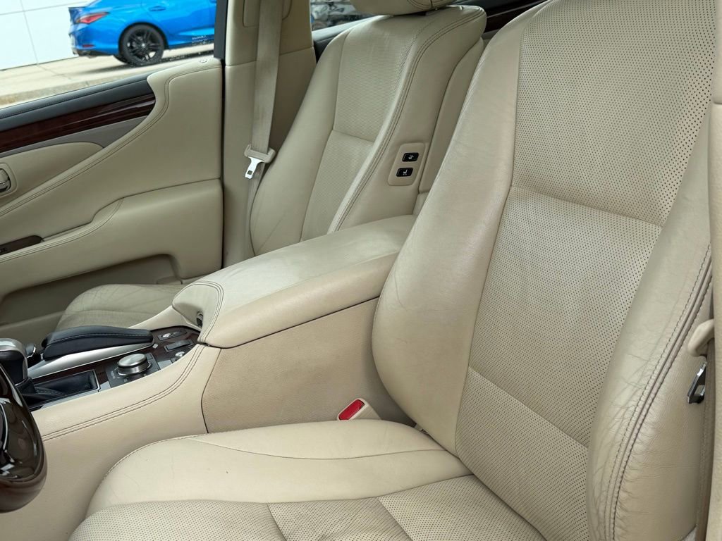 Used 2014 Lexus LS 460 AWD w/ Comfort Package image 10