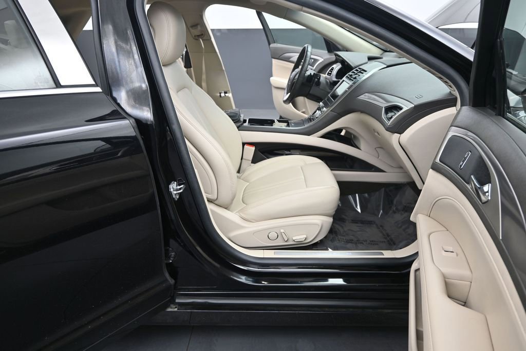 Used 2019 Lincoln MKZ Premiere image 13