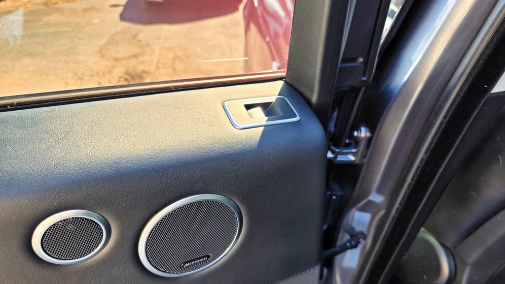 Used 2015 Land Rover Range Rover Supercharged image 12