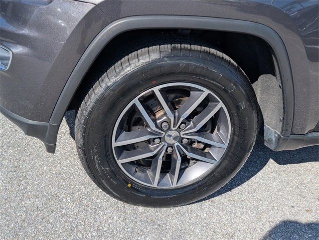 Used 2018 Jeep Grand Cherokee Laredo image 5