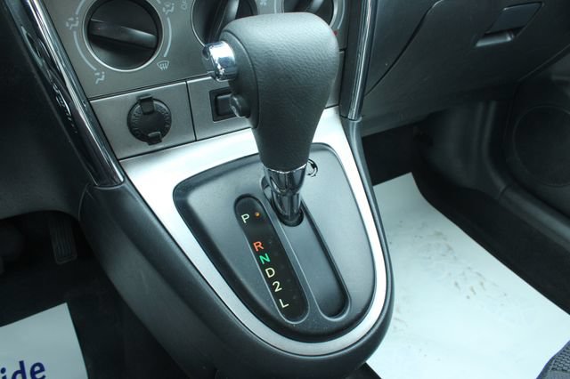 Used 2006 Pontiac Vibe w/ Preferred Package FWD image 18