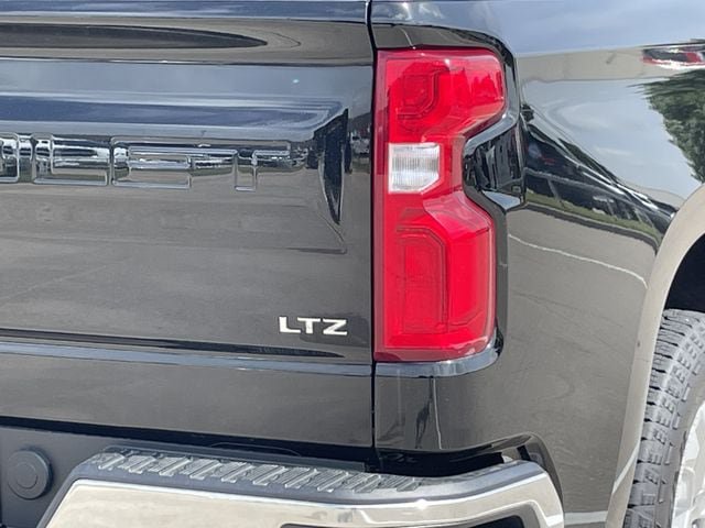 Used 2025 Chevrolet Silverado 1500 LTZ AWD/4WD image 6