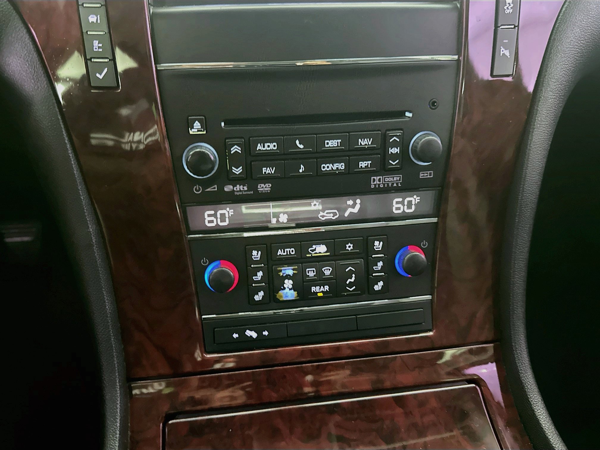 Used 2014 Cadillac Escalade Luxury RWD image 24