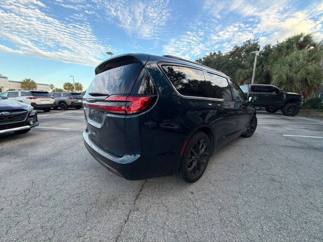 Used 2023 Chrysler Pacifica Touring-L w/ S Appearance Package FWD image 5