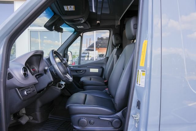 Used 2021 Mercedes-Benz Sprinter 2500 image 21