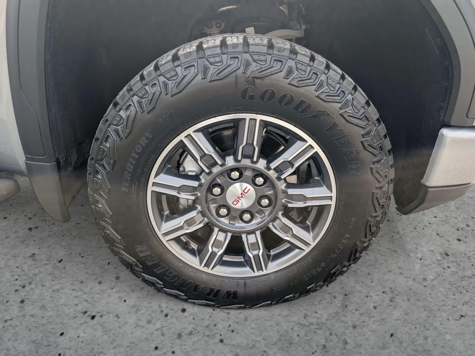 Certified 2025 GMC Sierra 1500 AT4 w/ AT4 Premium Package AWD/4WD image 9