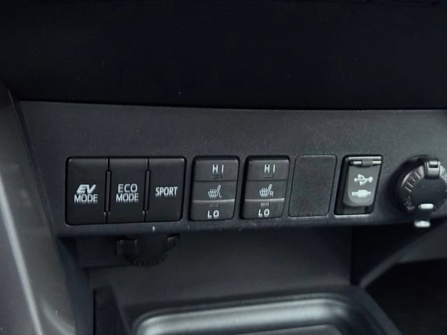 Used 2018 Toyota RAV4 Limited AWD/4WD image 15