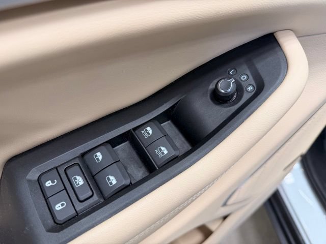 Used 2023 Jeep Grand Cherokee Limited w/ Rear Seat Video Group I AWD/4WD image 21