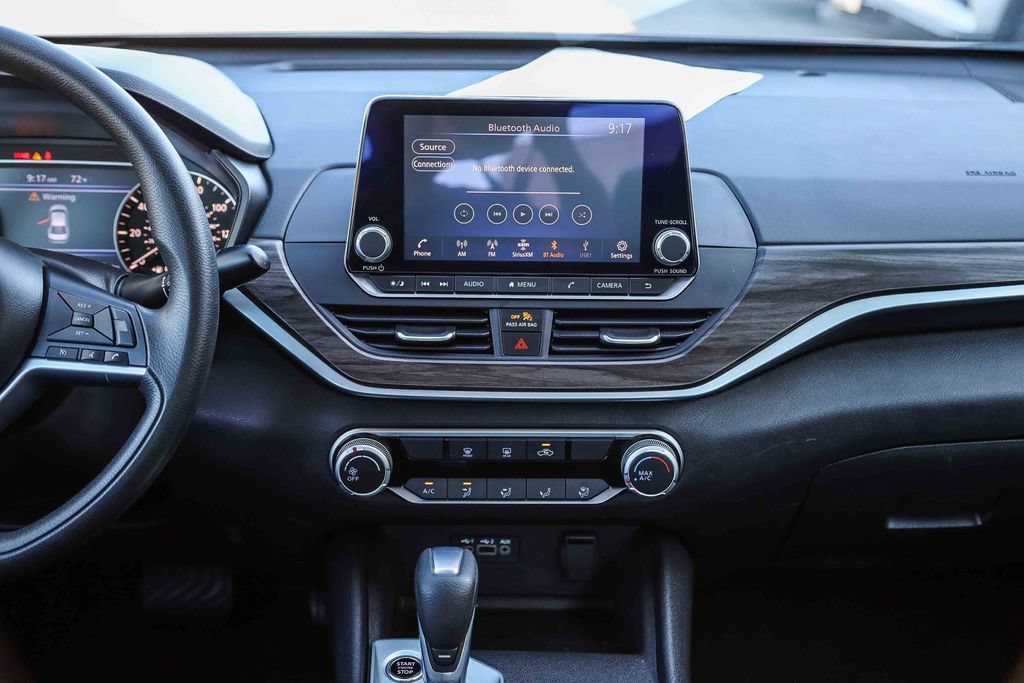Used 2025 Nissan Altima 2.5 SV FWD image 13