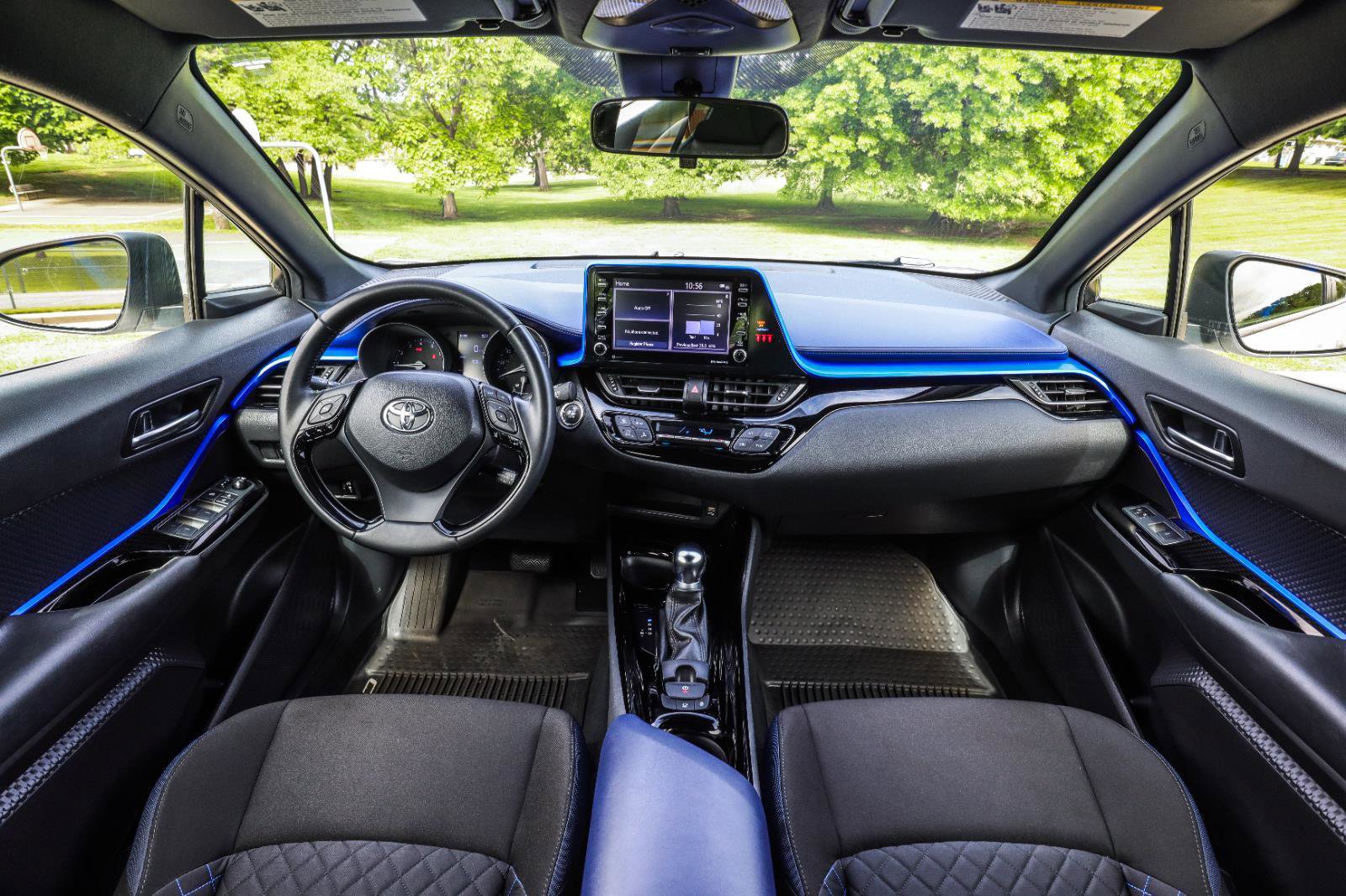 Used 2020 Toyota C-HR XLE FWD image 2